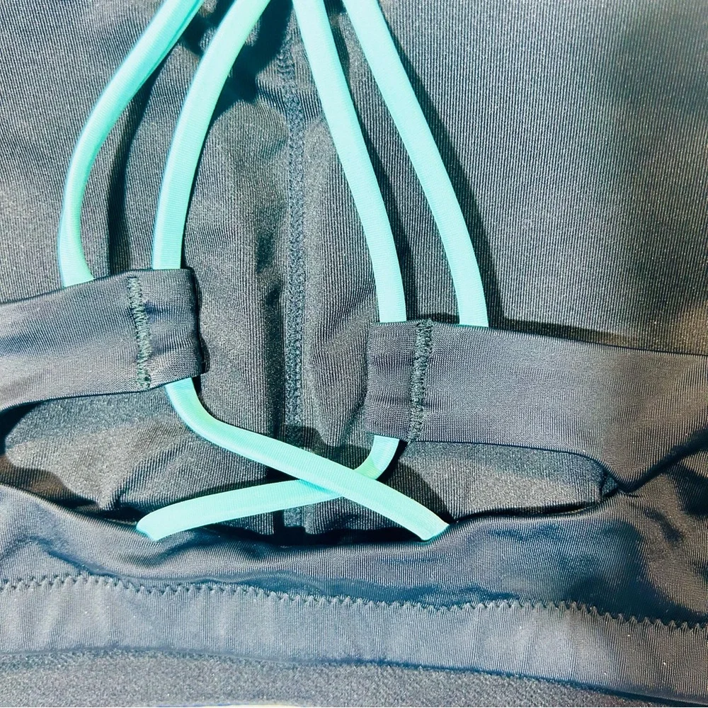 Athleta sports bra Freestyle Camo High Neck sports bra blue New women size L